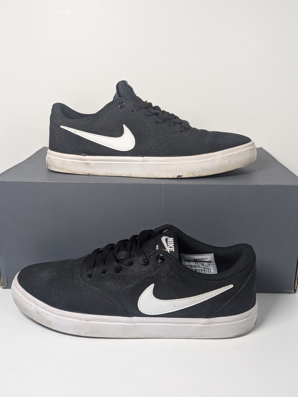 Nike SB Check Solar Canvas Women's Size 7 Black White Skate Shoes